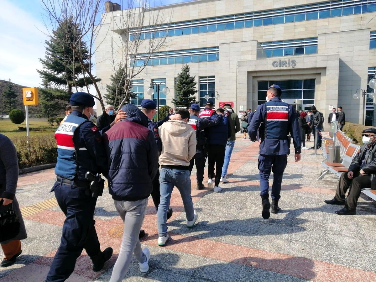 Ankara\'da kaçakçılık, uyuşturucu ve hırsızlık operasyonları: 23 gözaltı
