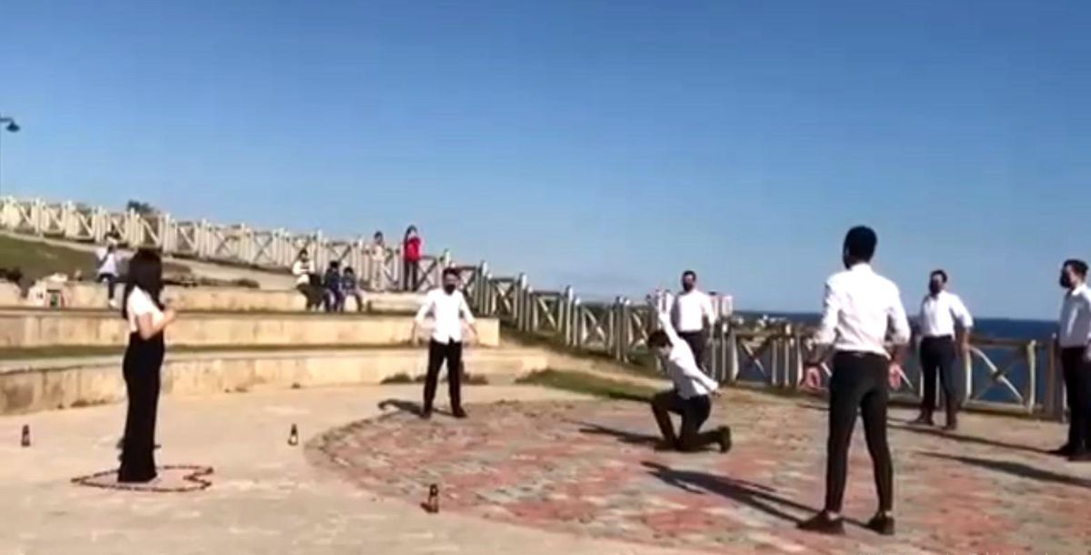 Antalya\'da zeybekli evlilik teklifi