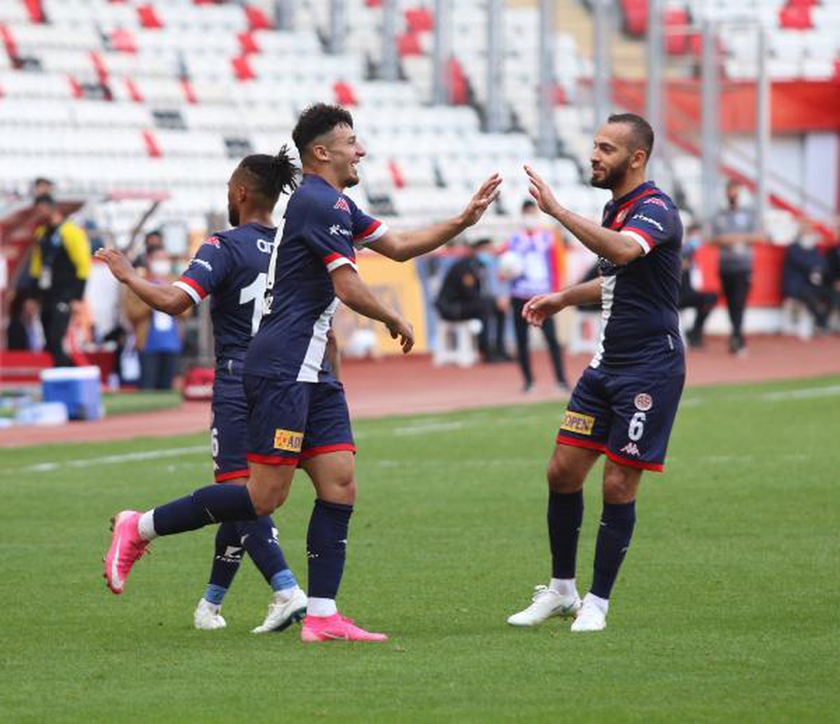 Antalyaspor\'da Gökdeniz 6 hafta yok