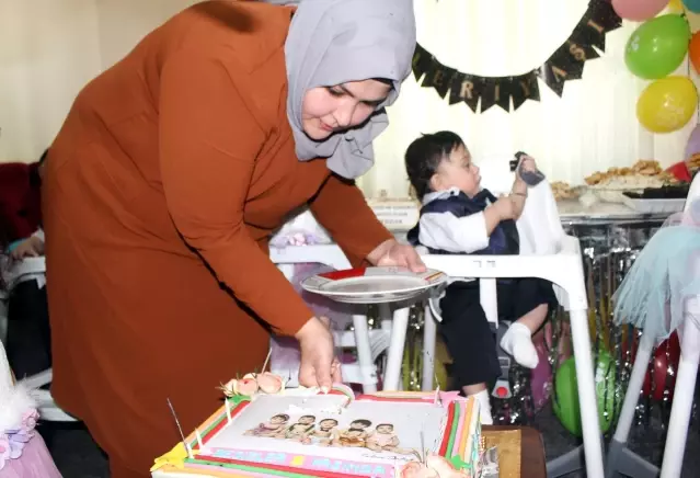 Bakan Selçuk'tan Hataylı beşizlere doğum günü pastası Bakan Selçuk'tan Hataylı beşizlere doğum günü pastası