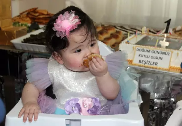 Bakan Selçuk'tan Hataylı beşizlere doğum günü pastası Bakan Selçuk'tan Hataylı beşizlere doğum günü pastası