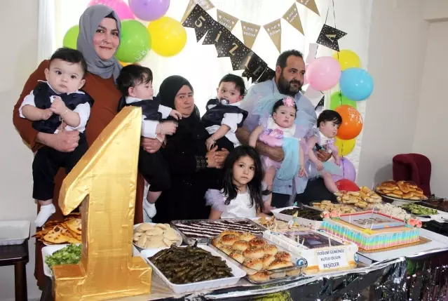 Bakan Selçuk'tan Hataylı beşizlere doğum günü pastası Bakan Selçuk'tan Hataylı beşizlere doğum günü pastası