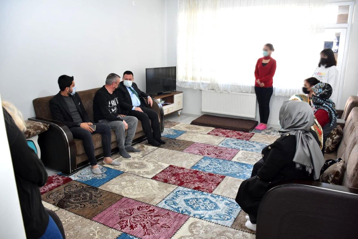Başkan Beyoğlu, vatandaşların evlerine misafir oluyor