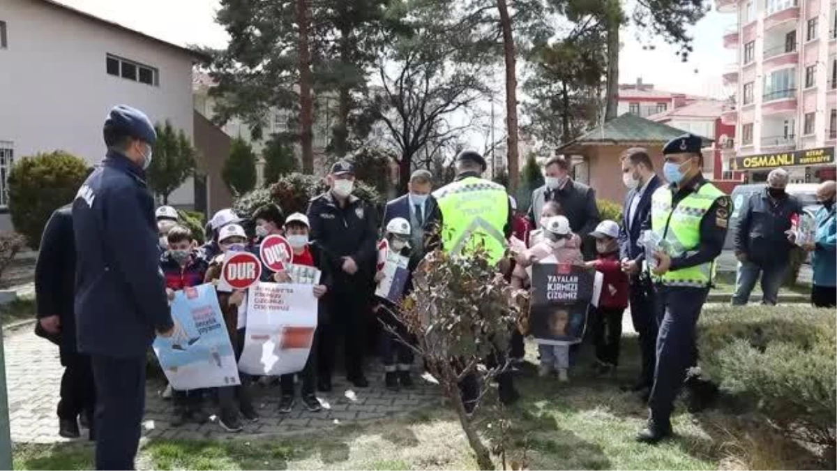 Çubuk\'ta "Yaya Önceliği Kırmızı Çizgimizdir" uygulaması yapıldı