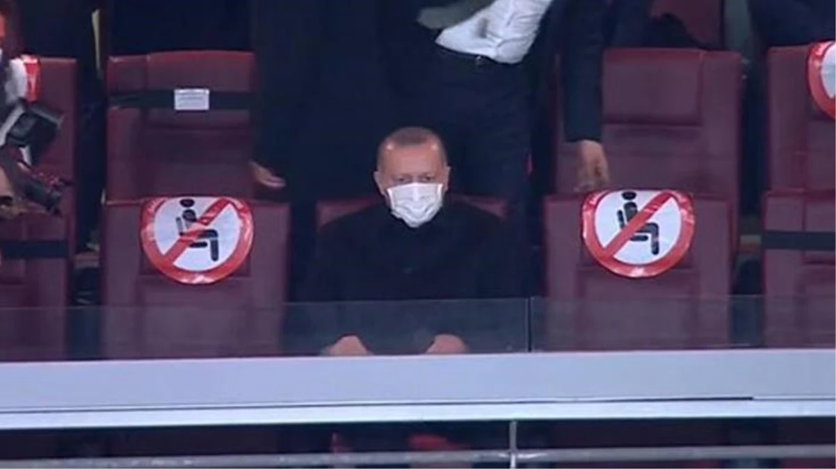 Cumhurbaşkanı Erdoğan, Türkiye-Letonya maçını izlemek için Atatürk Olimpiyat Stadı\'na geldi
