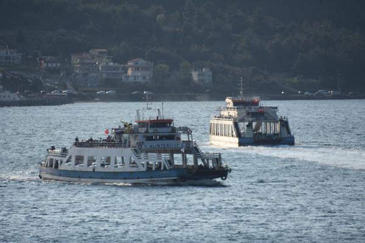 Gökçeada ve Bozcaada\'ya yarınki feribot seferleri iptal edildi