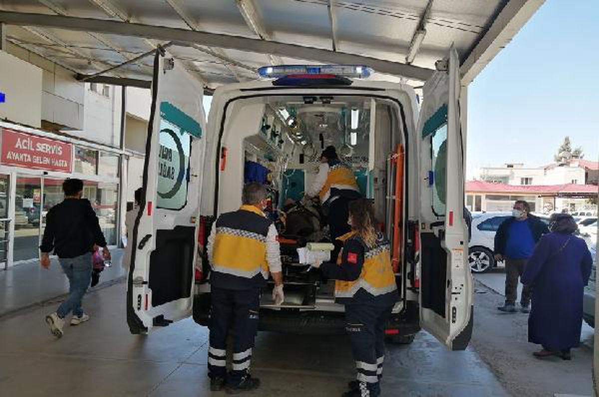 Hafif ticari araç uçuruma yuvarlandı: 2 yaralı