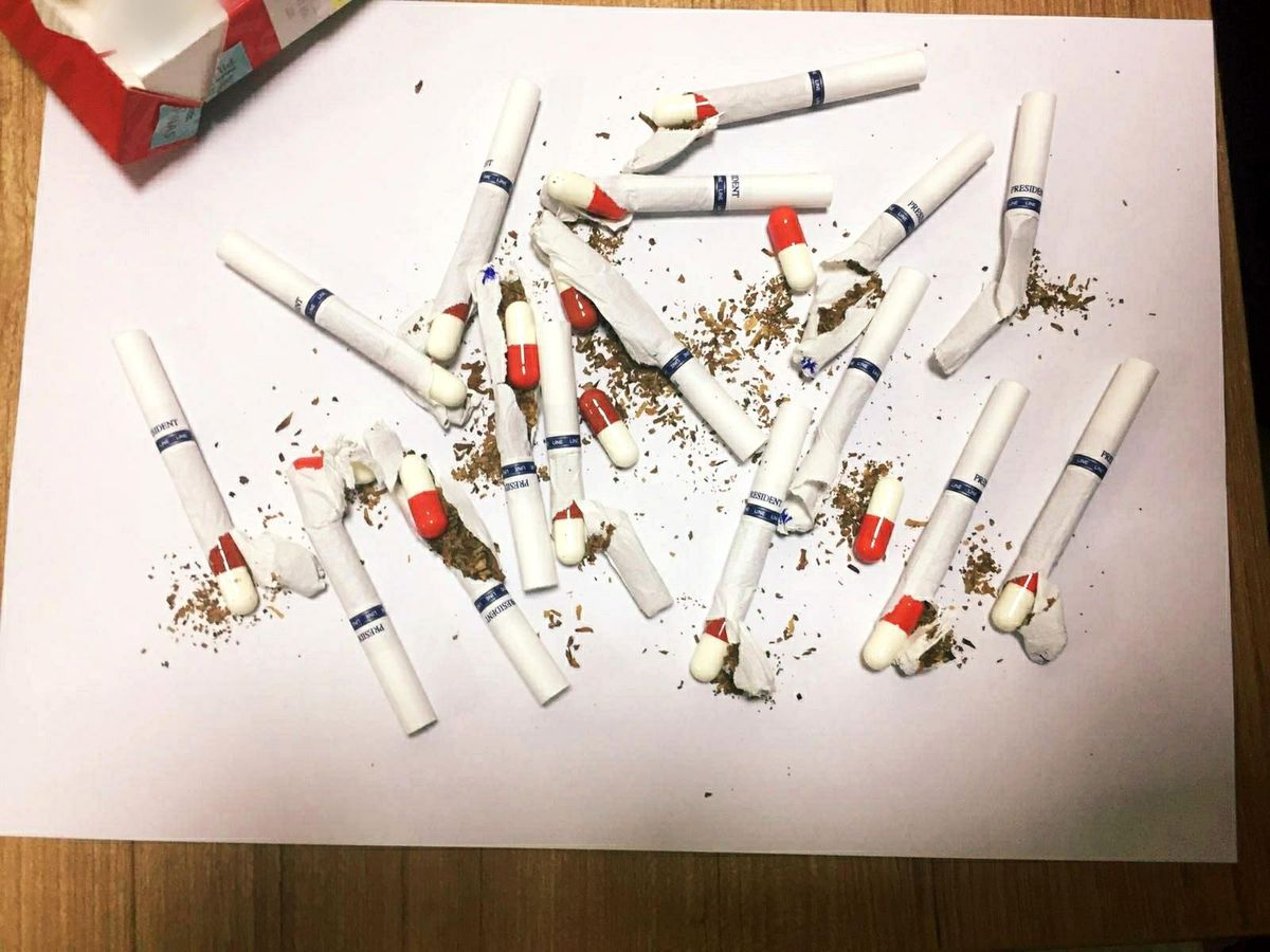 Hastanede yatan hastaya getirilen sigara dalı içine gizlenmiş uyuşturucu hap ele geçti
