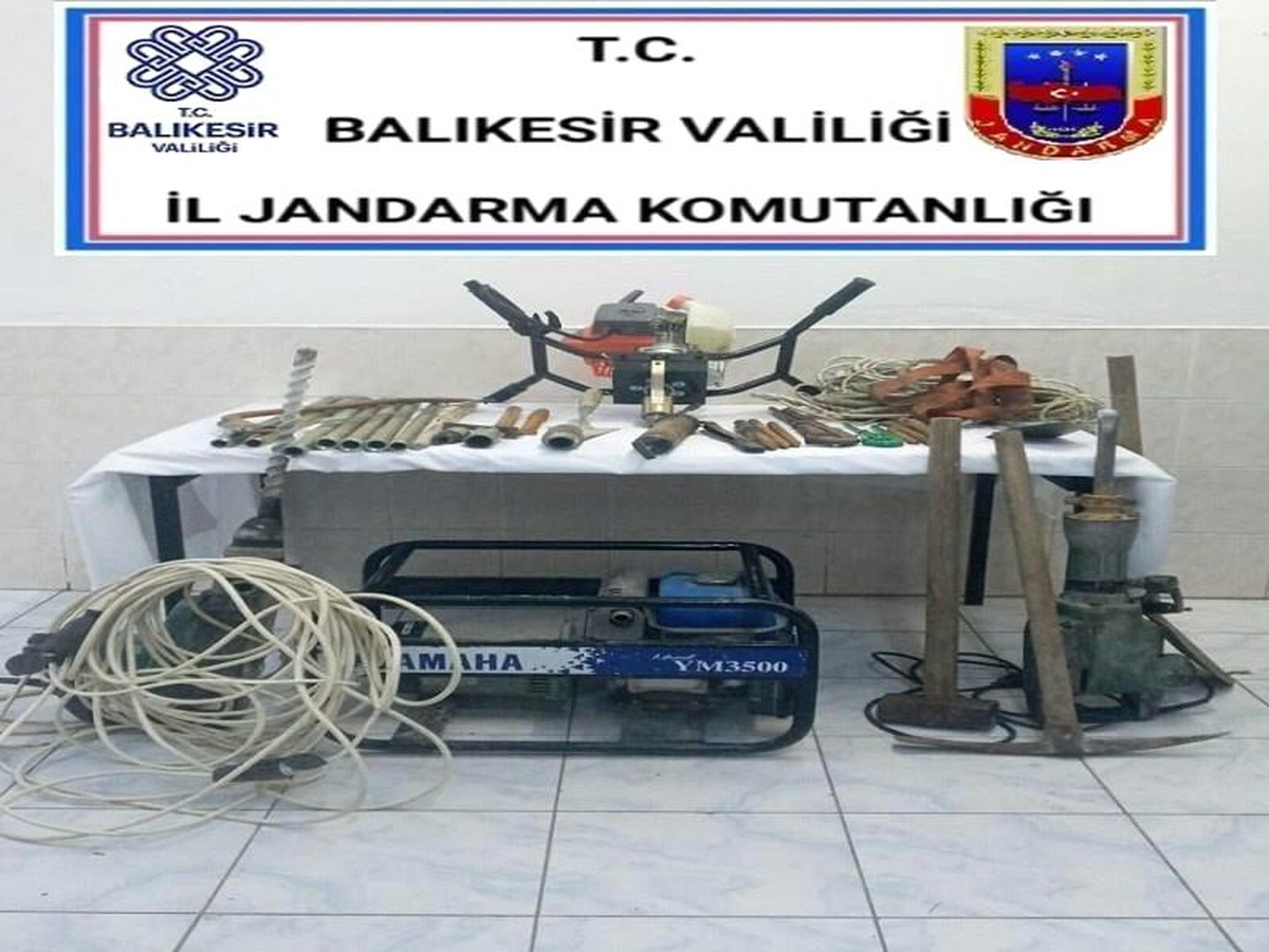 Jandarma ekipleri İvrindi\'de kaçak kazı yapan 6 kişiyi yakaladı