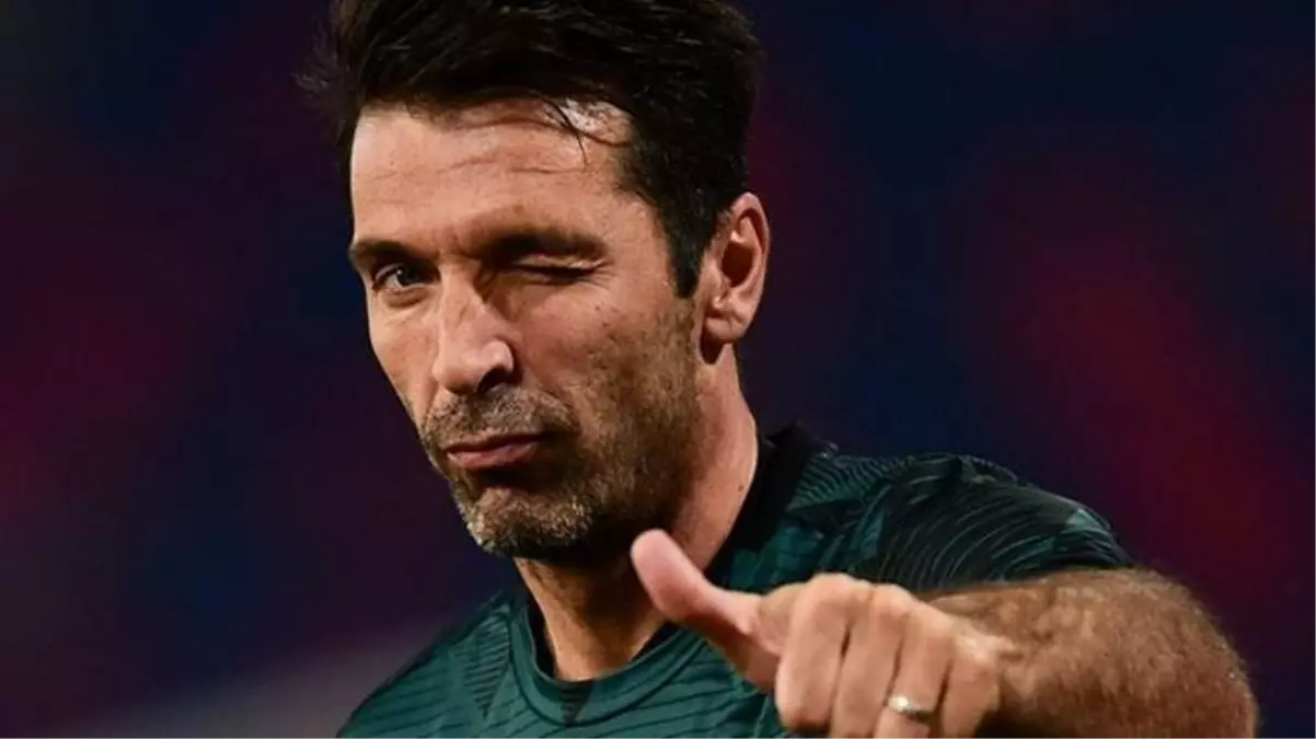 Juventus\'un oynamaya devam eden efsane kaleci Buffon, Roma\'ya Uğurcan Çakır için kefil oldu