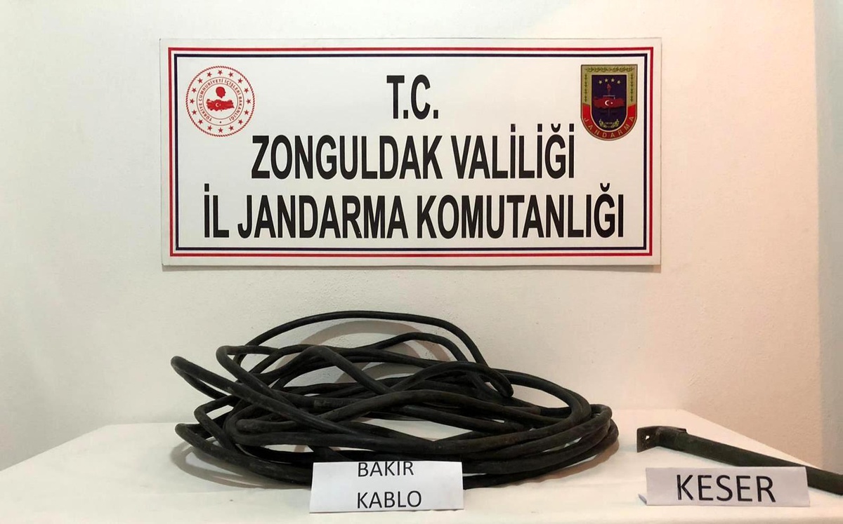 Kablo hırsızları jandarmaya yakalandı