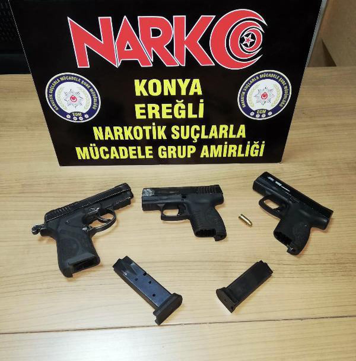 Son dakika haberleri | Konya\'da denetimlerde 3 ruhsatsız tabanca ele geçirildi, hakkında yakalama kararı bulunan bir kişi gözaltına alındı