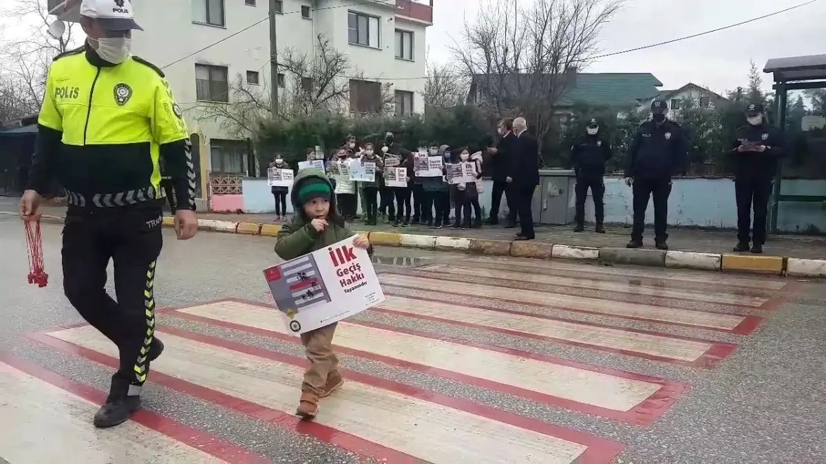 Kırmızı çizgi uygulamasında sürücüler ve vatandaşlar bilgilendirildi