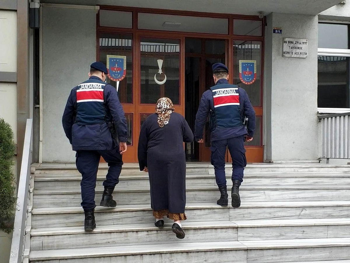 Kredi kartı yüzünden hapis cezası bulunan kadın, JASAT ekiplerince yakalandı