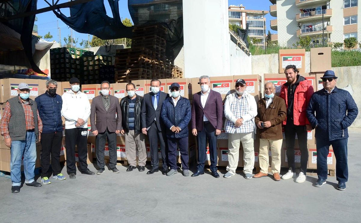 Kuşadası\'nda yaşayan Kuveytliler, kentteki ihtiyaç sahiplerini sevindirdi