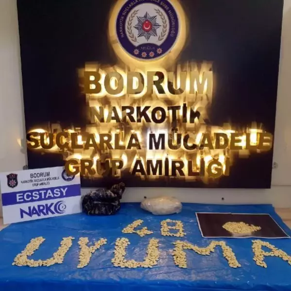 Otomobilinde 875 adet uyuşturucu hap ile yakalanıp tutuklandı