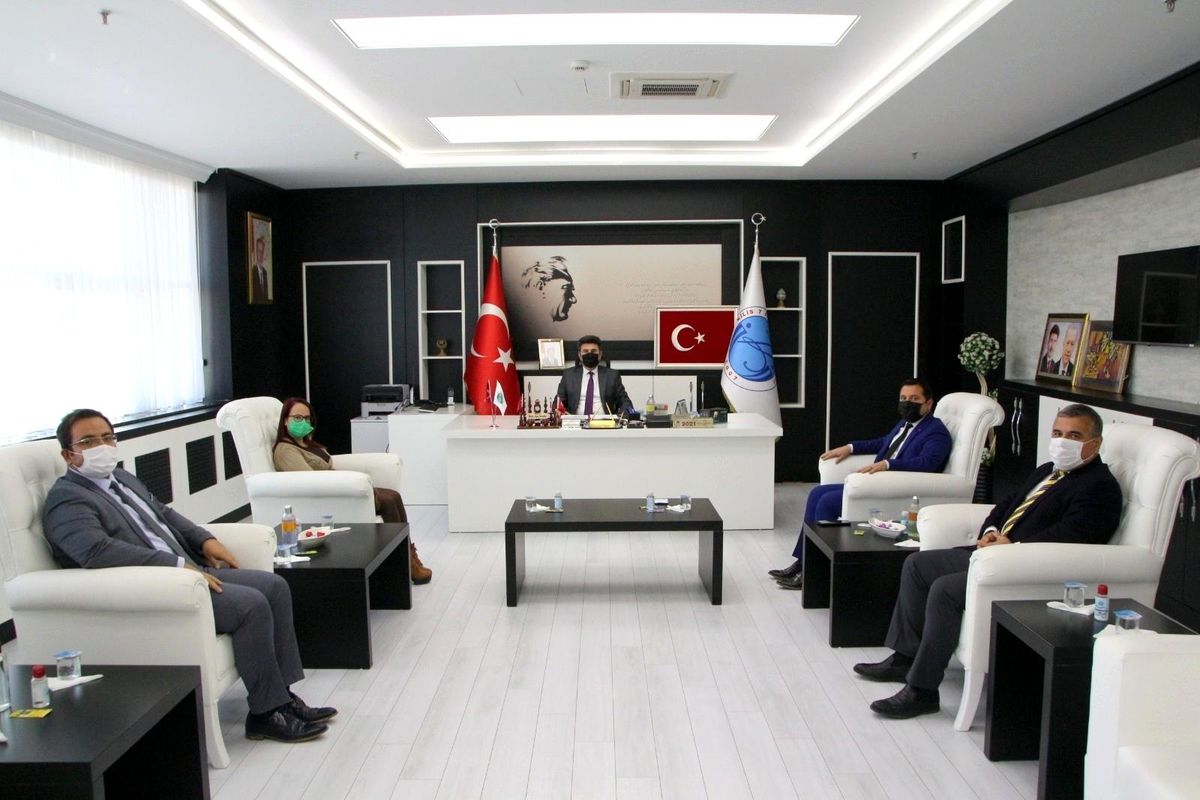 Son dakika haberleri! Rektör Karacoşkun tebrikleri kabul etti