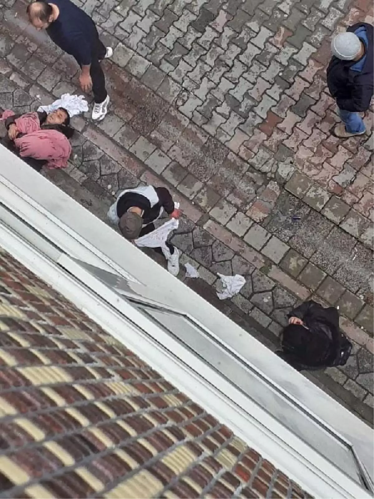 Sultangazi\'de akrabalar arasında silahlı kavgada bir kişi öldü