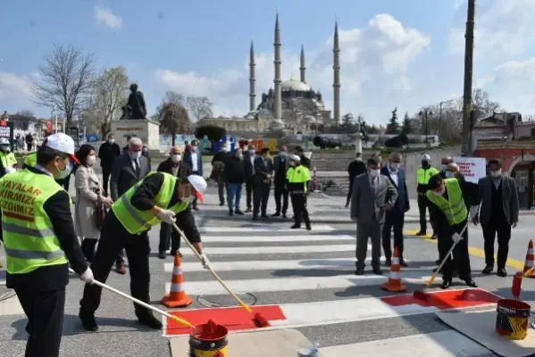 Trakya'da valiler yaya geçitlerini kırmızıya boyadı