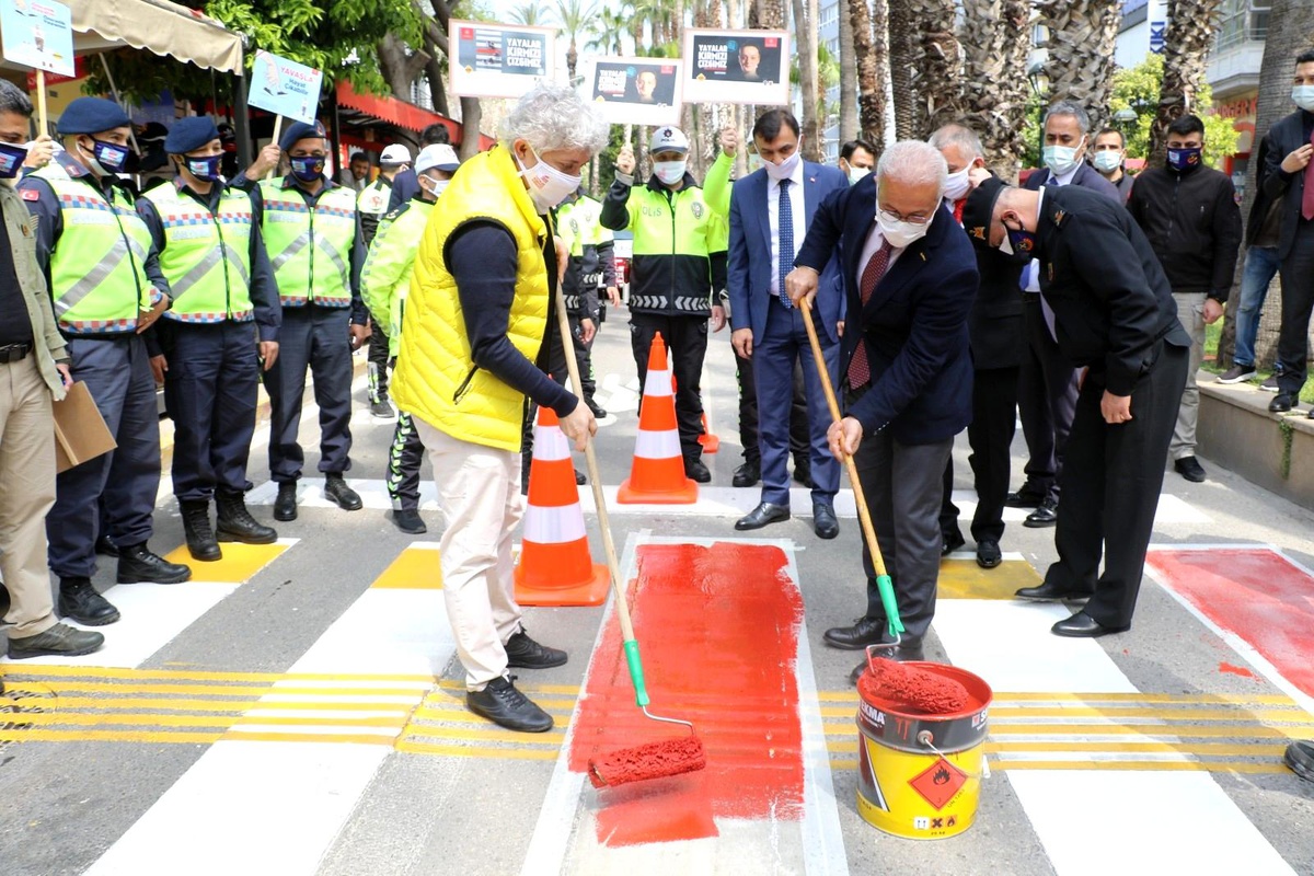 Vali Yazıcı: "Biz turizm şehriyiz. Türkiye\'yi temsil eden bir şehriz. Risk haritasında kırmızı bize yakışmadı"