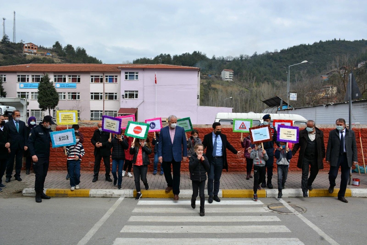 Yenice\'de yaya geçitlerinde kırmızı çizgi dönemi başladı