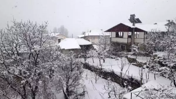 Antalya'nın yüksek kesimlerine kar yağdı