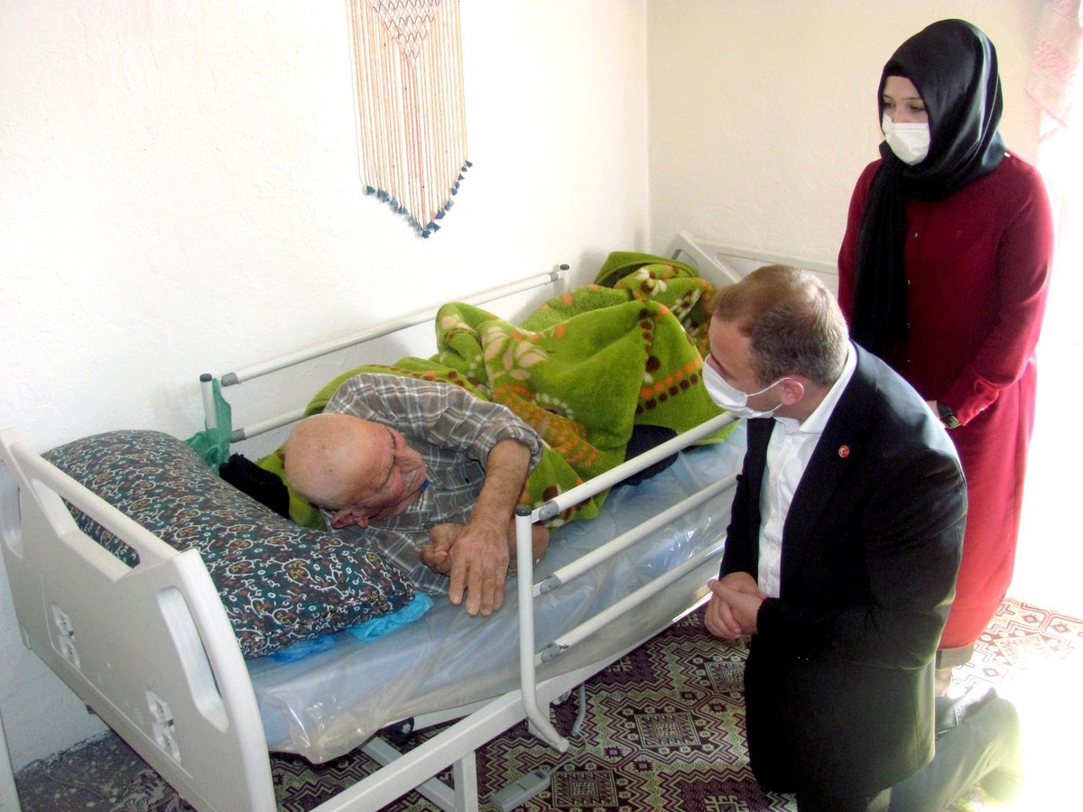 Araban\'da 12 hastaya daha hasta yatağı hediye edildi