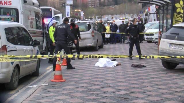 Başakşehir'de 2 kişinin öldüğü çatışma anları kameraya yansıdı Başakşehir'de 2 kişinin öldüğü çatışma anları kameraya yansıdı