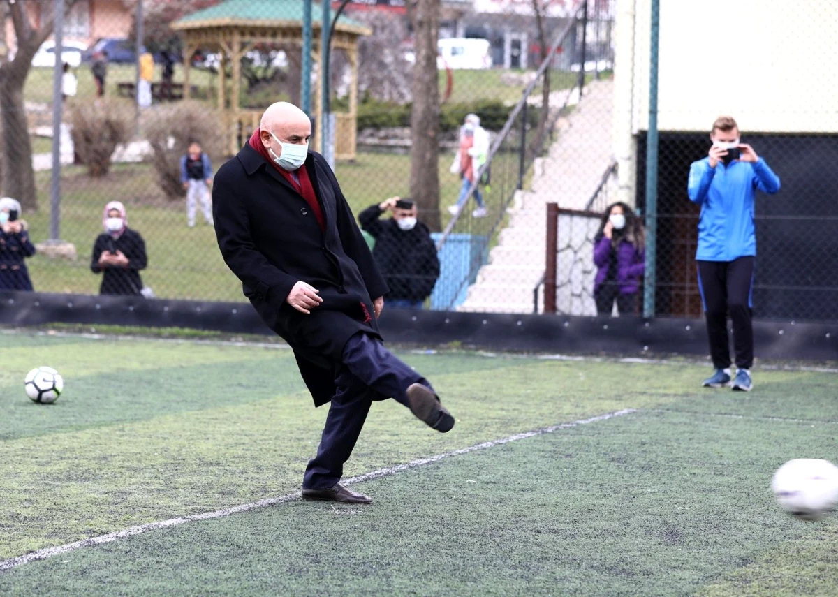 Başkan Altınok\'tan minik futbolculara penaltı dersi