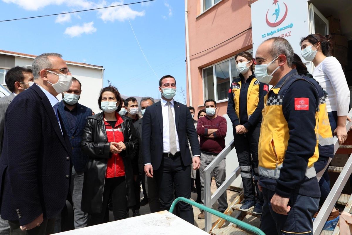 Son Dakika | AK Parti İzmir İl Başkanı Sürekli\'den CHP\'li belediyelere ayrımcılık eleştirisi