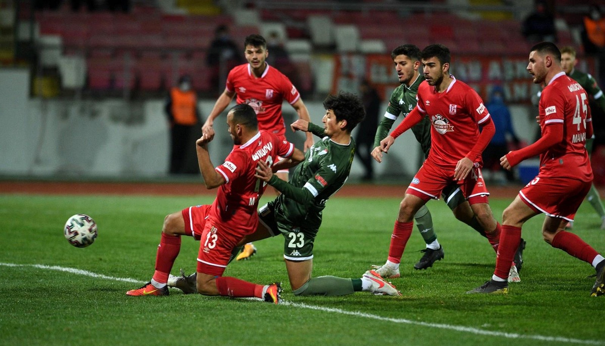 Bursaspor\'un attığı 5 şutun 1\'i gol oluyor