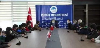 Çubuk Belediye Başkanı Demirbaş, minik futbolcularla buluştu