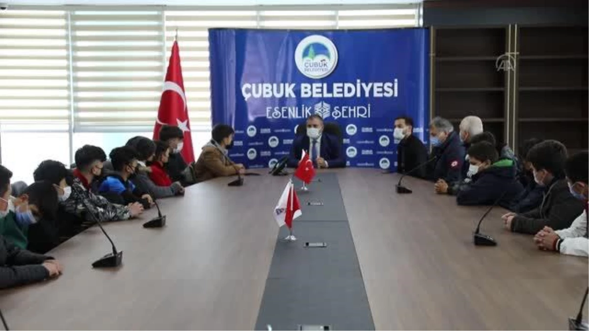 Çubuk Belediye Başkanı Demirbaş, minik futbolcularla buluştu
