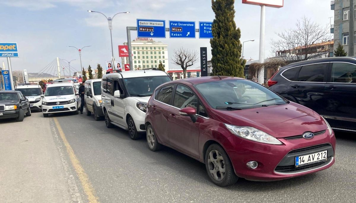 Son dakika haberleri | Elazığ\'da 3 aracın karıştığı kazada 1 kişi yaralandı