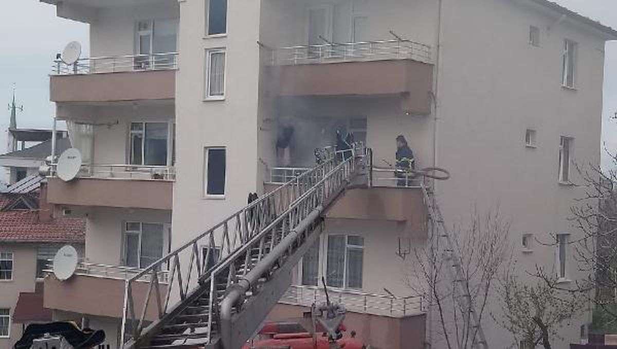 Elektrikli battaniyeden yangın çıktı, yeğeni uyandırdı
