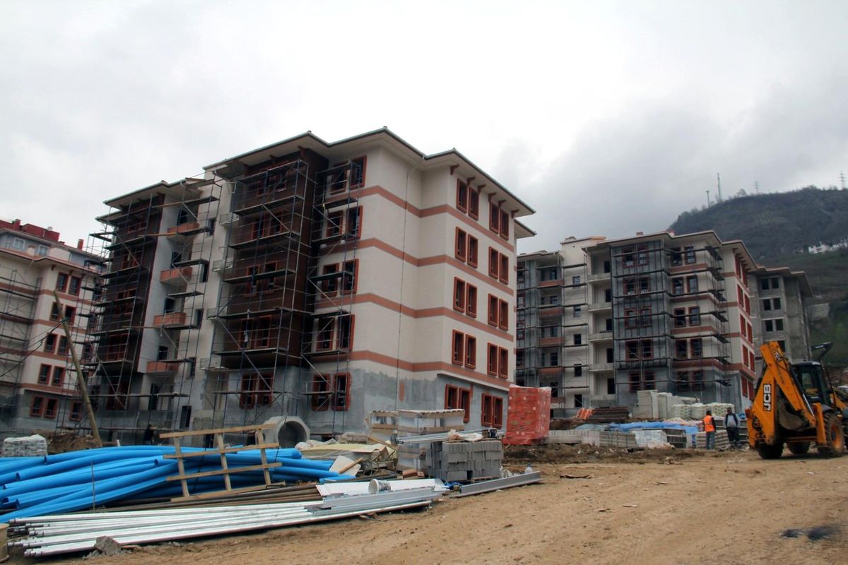 Giresun\'un Dereli ilçesinde selden zarar gören afetzedeler için konut yapım çalışmalarında sona gelindi