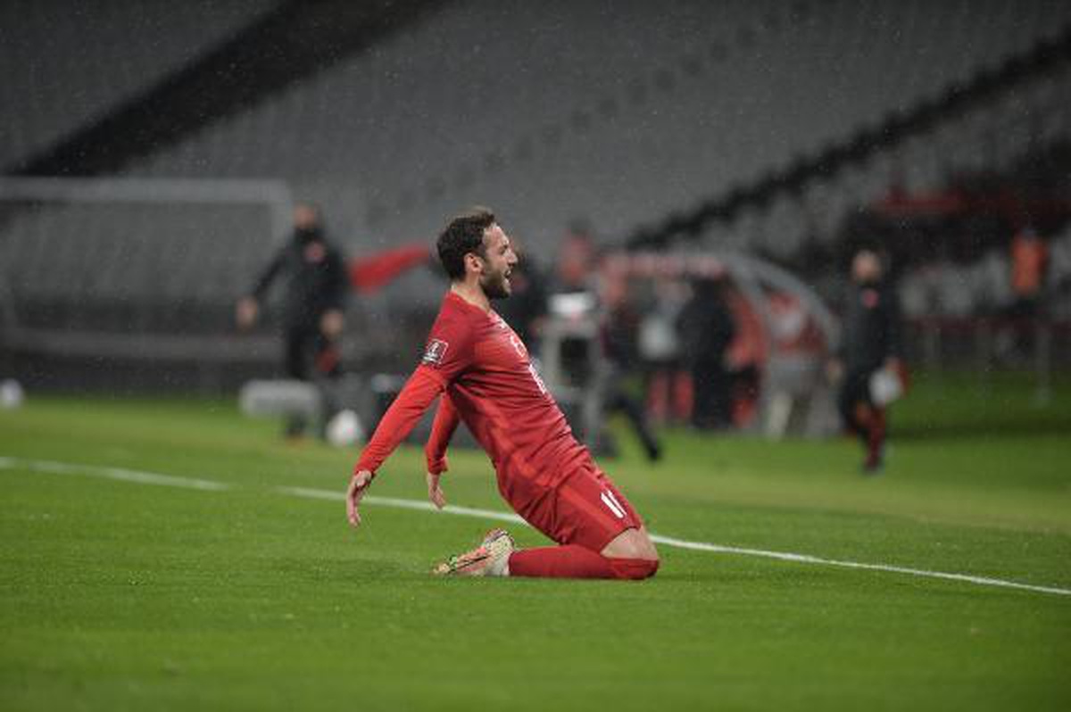 Milli futbolcu Hakan Çalhanoğlu: "Hedefimize ulaşmak için çalışmaya devam edeceğiz"