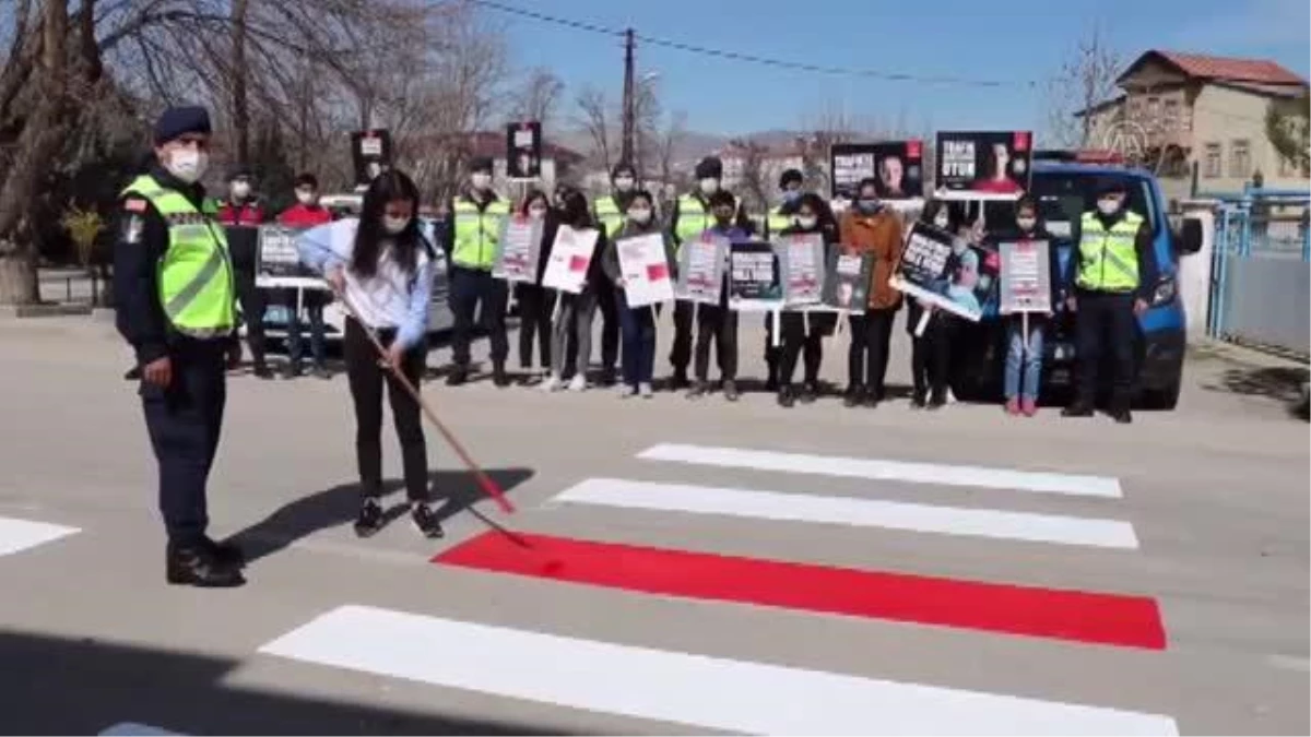 Son dakika haberi | Jandarma ve öğrenciler "trafikte yayalar kırmızı çizgimizdir" mesajı verdi