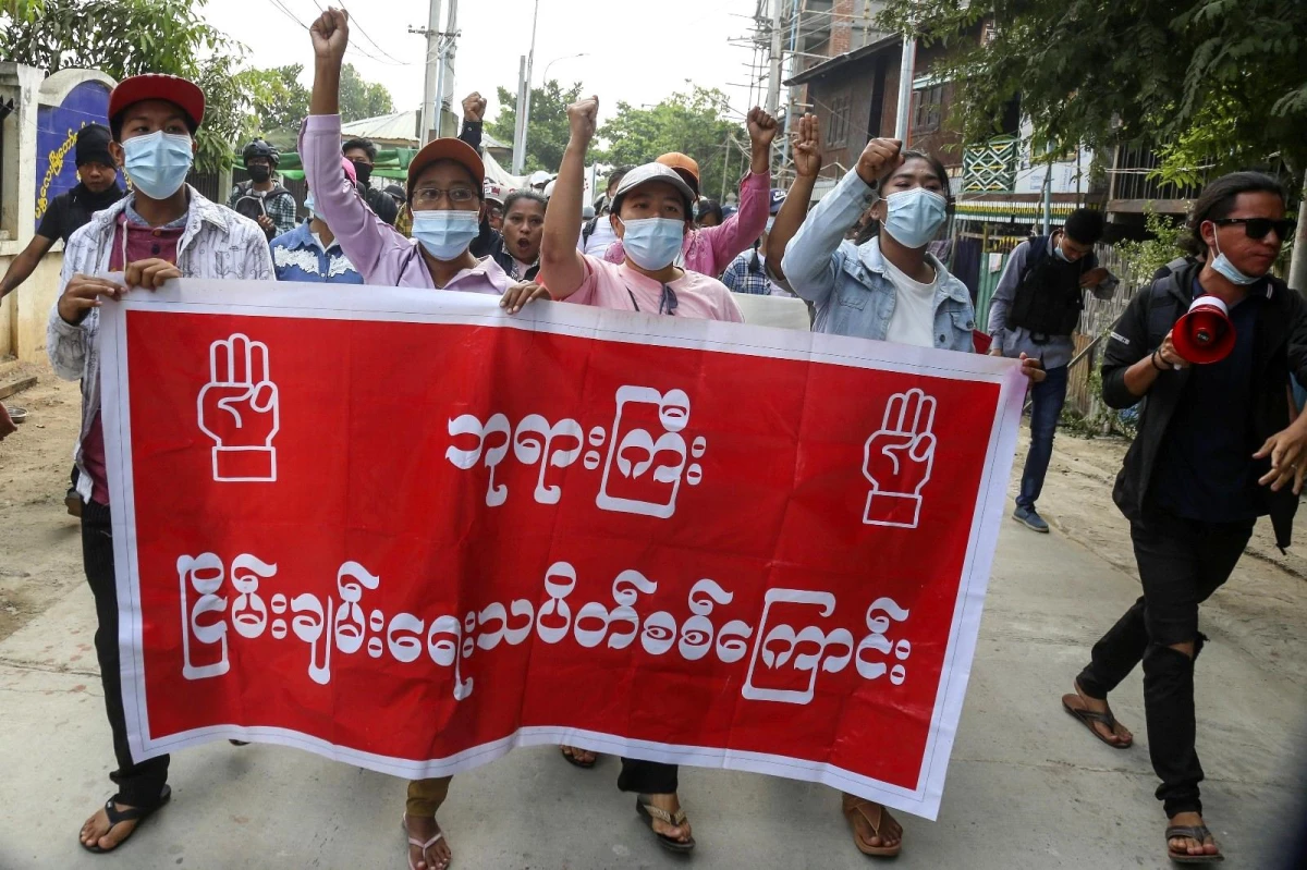 Myanmar\'da cuntanın göstericilere kanlı müdahalesi sürüyor
