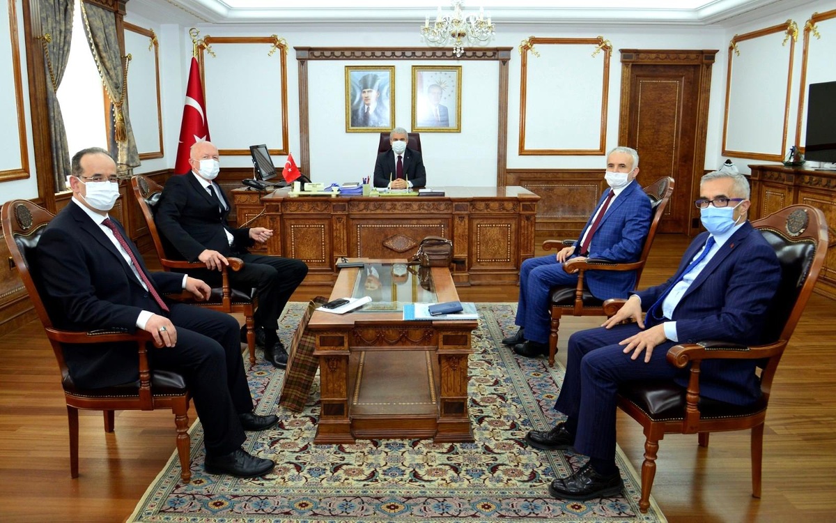 Olovo heyetinden Kırşehir Valisi Akın\'a ziyaret
