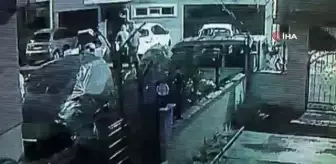 Son dakika haber | Önce kuryenin motosikletini gasp ettiler, ardından elektronik mağazasını soydular