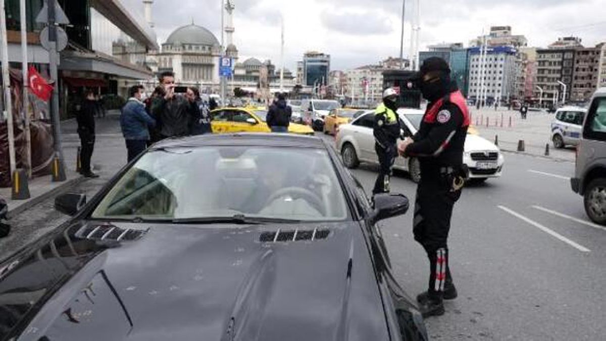 Oyuncu Serhat Midyat Taksim\'de Yeditepe Huzur Denetimine takıldı