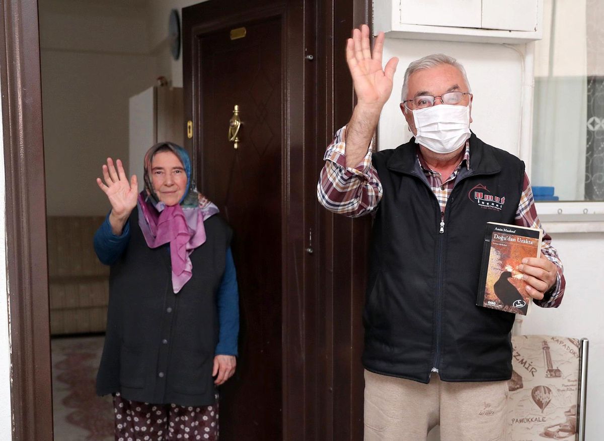 Pamukkale Belediyesi kütüphaneyi vatandaşların evlerine taşıdı