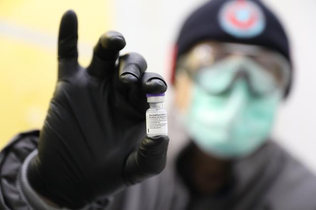 Sağlık Bakanlığı Türkiye'ye gelen BioNTech aşılarının görüntülerini paylaştı: -80 derecede özel odalarda saklanıyor
