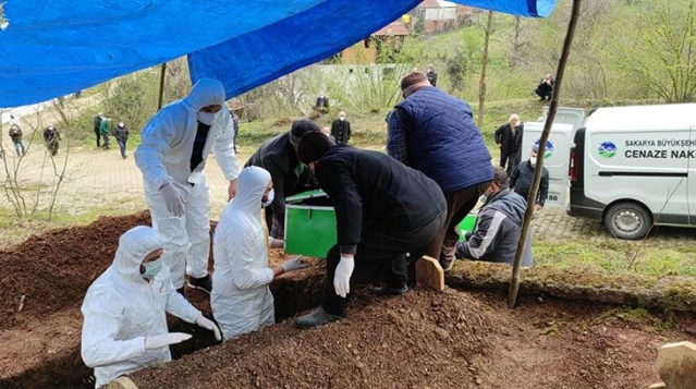 Sakarya'da aynı aileden 5 kişi koronavirüsten öldü