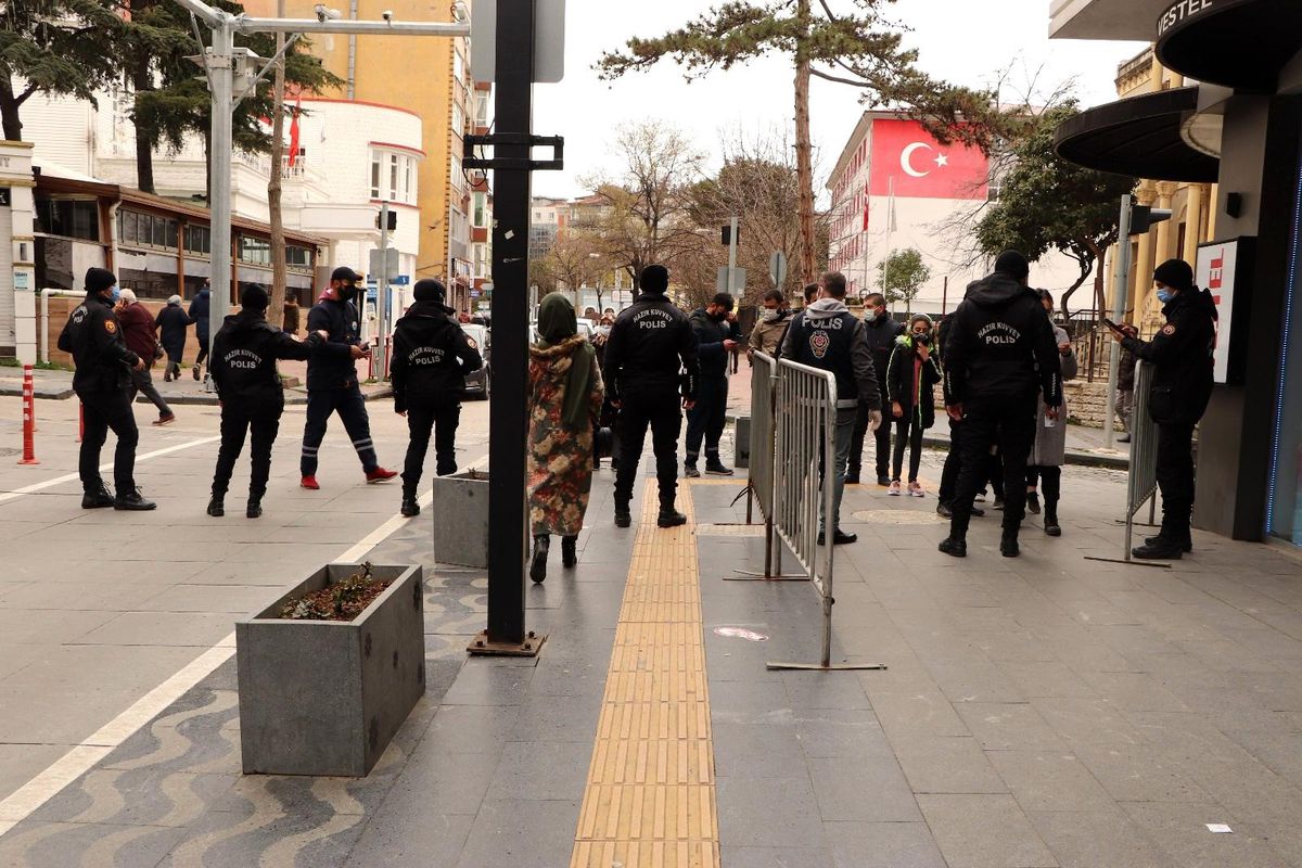 Samsun\'da 50 bin 762 HES kodu sorgulandı, karantinayı ihlal eden 5 kişi yakalandı