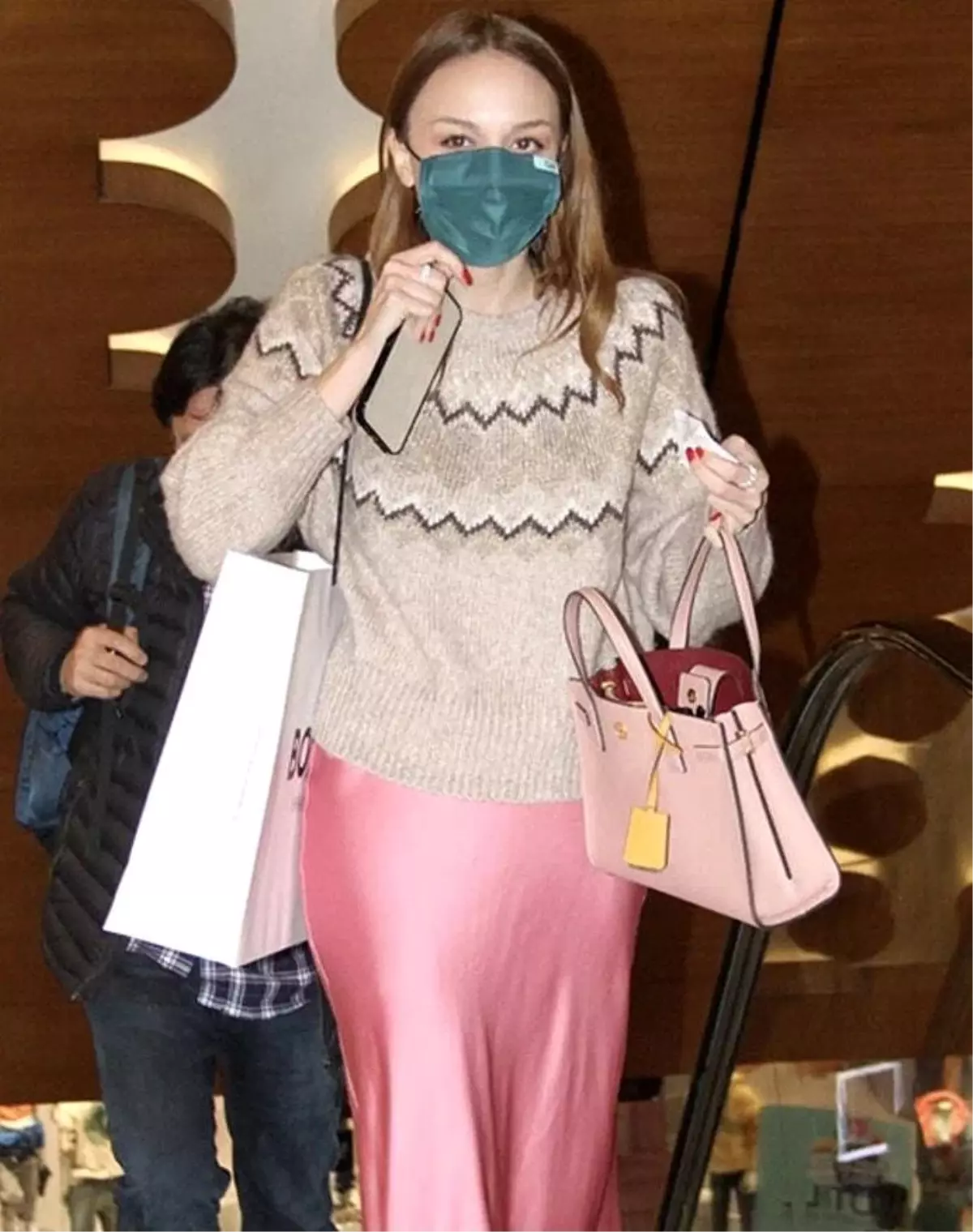 Seksi pozları olay olmuştu... Nilperi Şahinkaya\'dan açıklama geldi