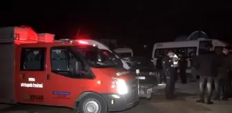 Servis minibüsü ile otomobil çarpıştı: 3 yaralı