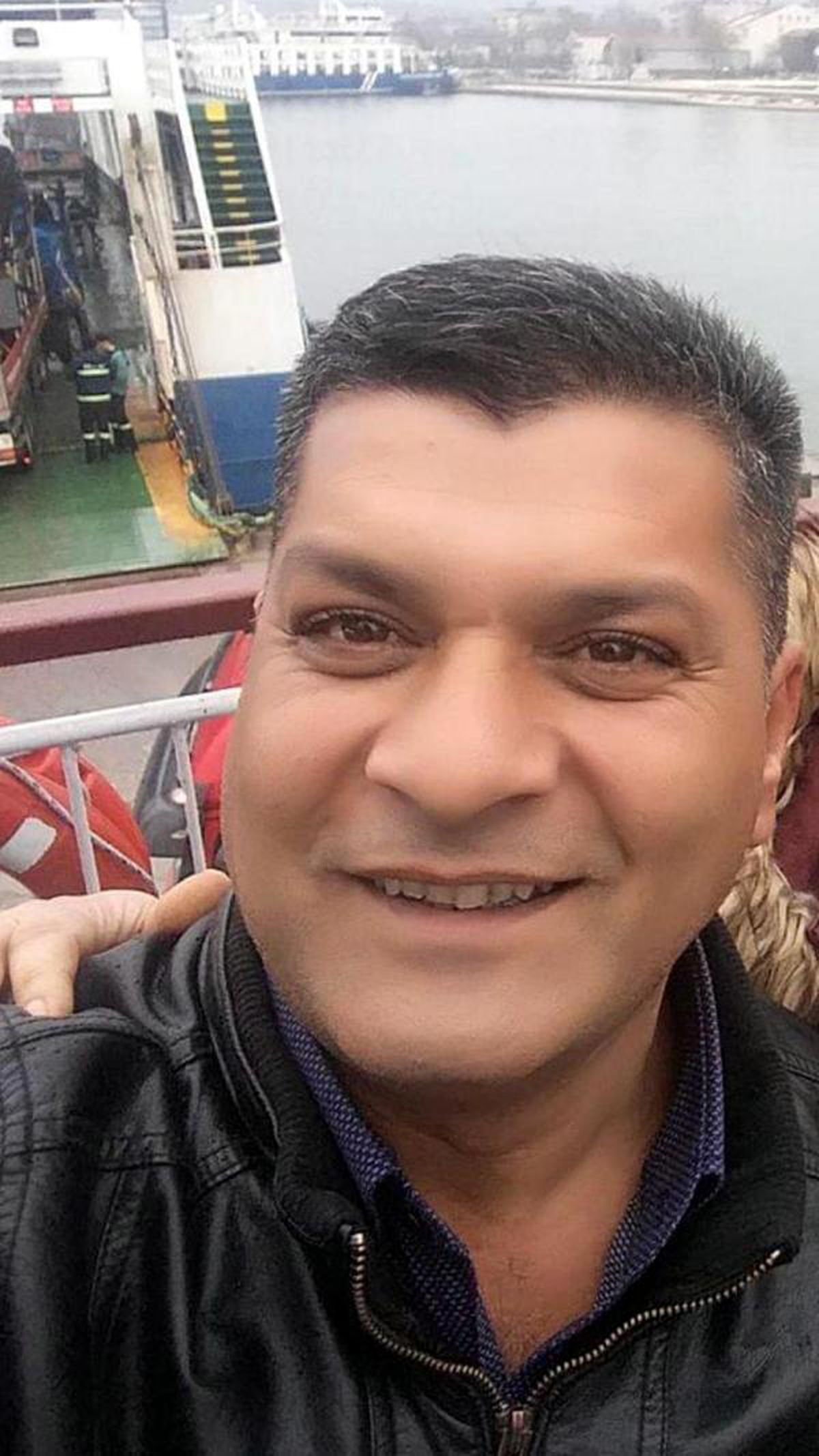 Silahlı kavgaya bakmak için evinden çıktı, başına isabet eden kurşunla yaşamını yitirdi