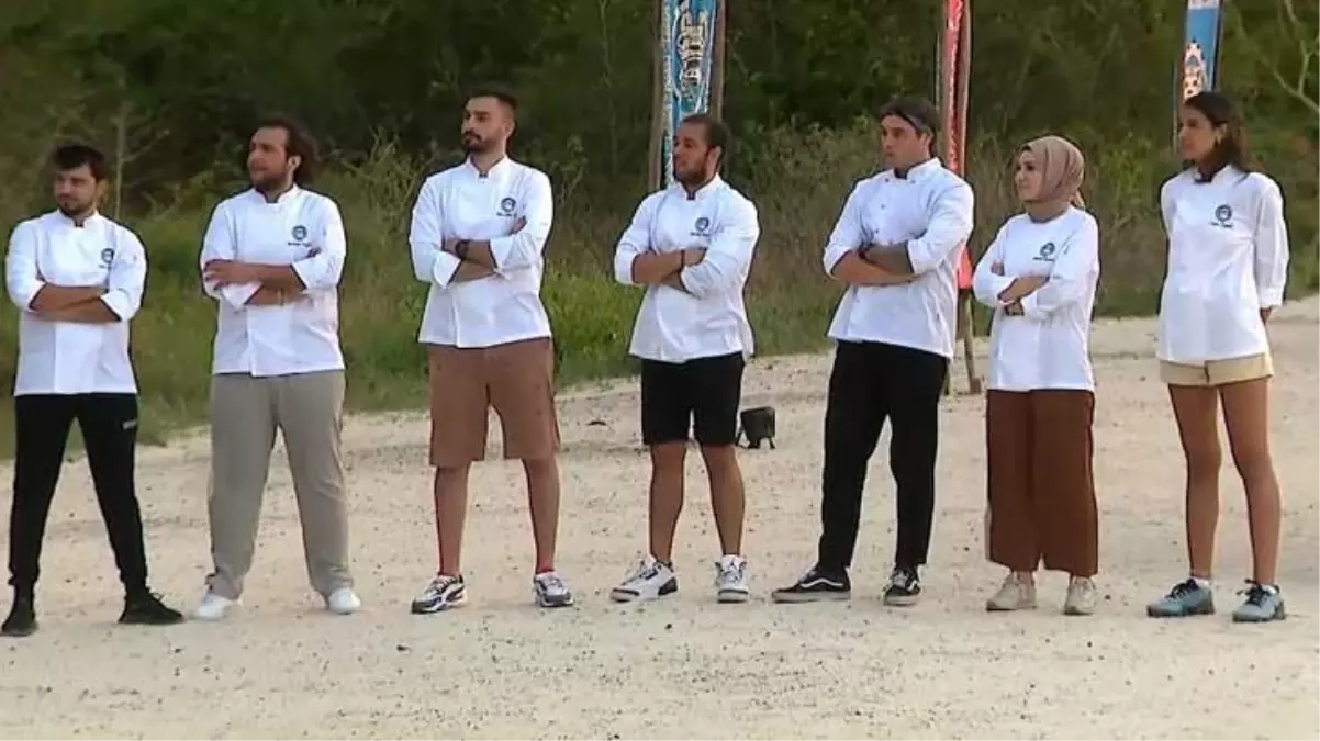 Survivor 2021\'de MasterChef rüzgarı! Dokunulmazlığı kazanan yarışmacılar için özel yemek yaptılar